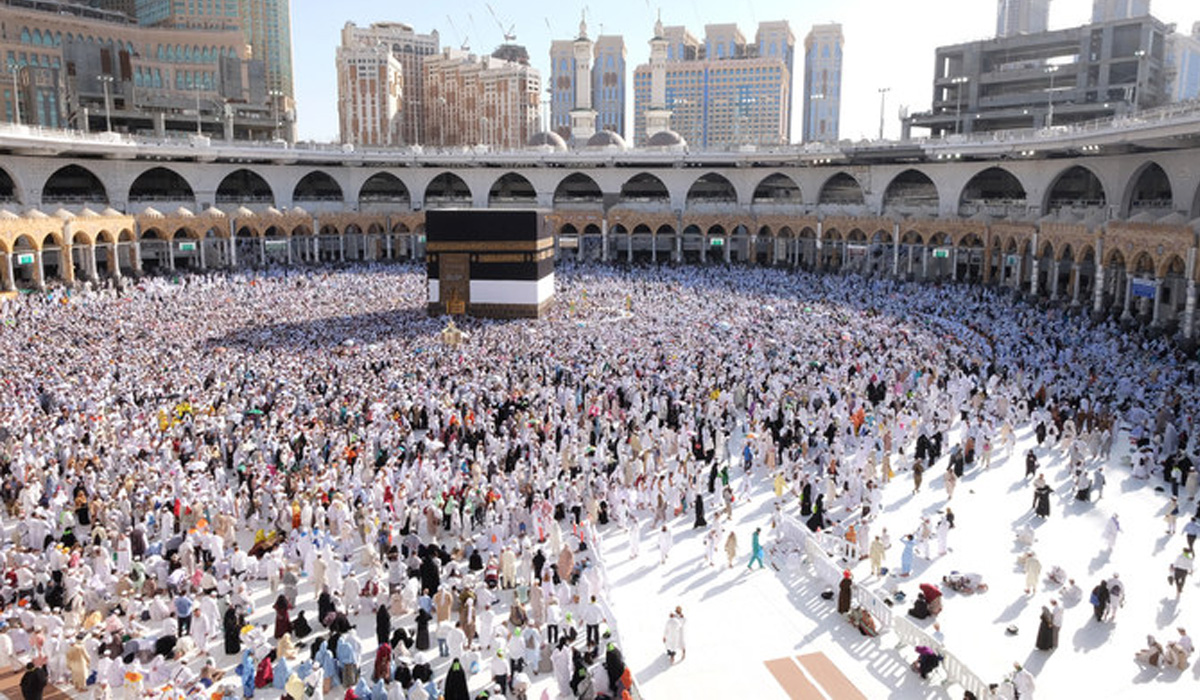 Saudi Arabia’s Hajj and Umrah Ministry fines 10 companies for bad services 